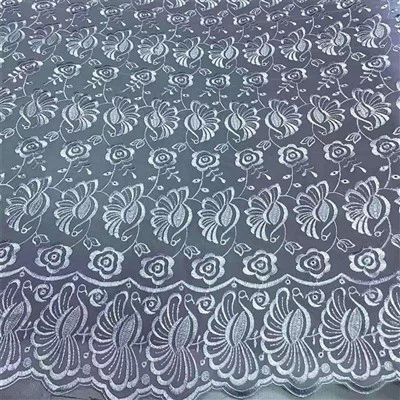 Broderat polyester bomullstyg