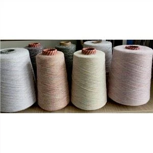 Ringspunnet polyester akrylblandat garn